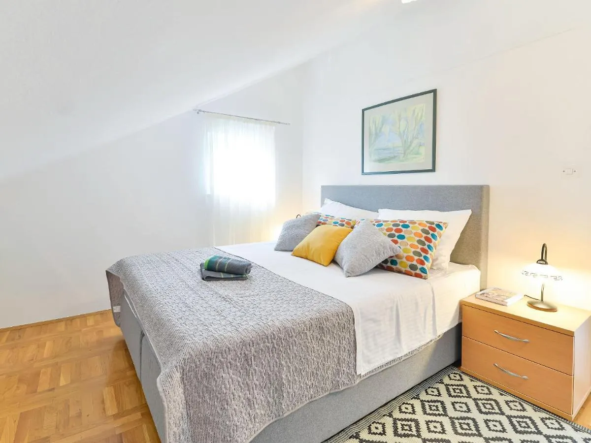 Apartment Valentina-1 Pridraga 0*,