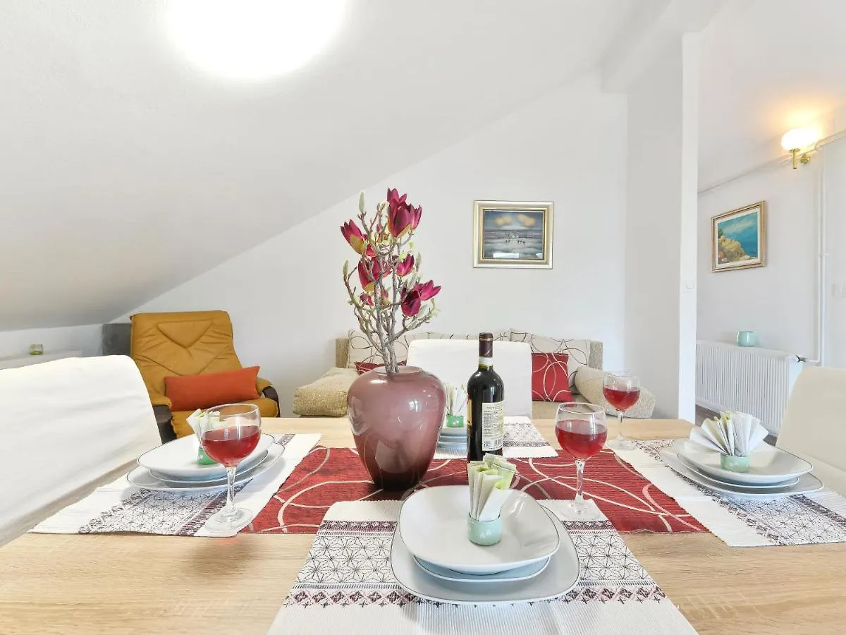 Apartment Valentina-1 Pridraga 0*,  Croatia